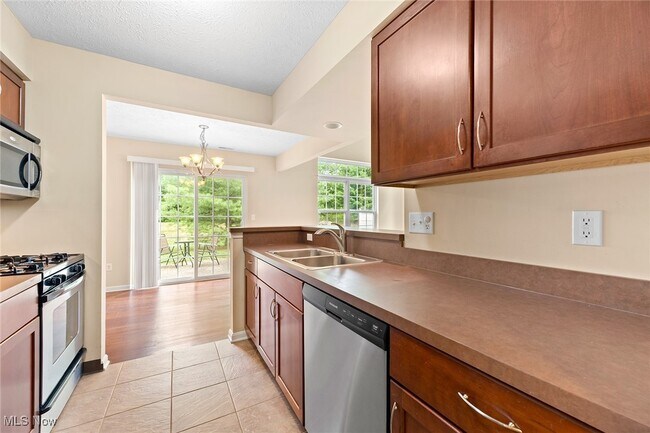 Building Photo - 37 Eastpointe Dr
