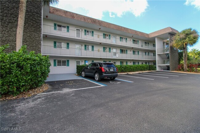 Building Photo - 5635 Rattlesnake Hammock Rd