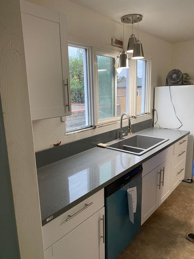 Building Photo - 7 bedrooms $1000 each w/ SPA