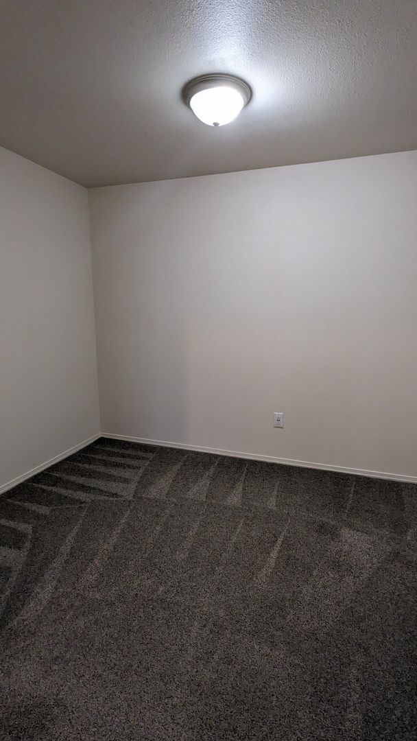 Building Photo - MODERN TWO STORY 3 BED/2.5 BATH WITH FENCE...