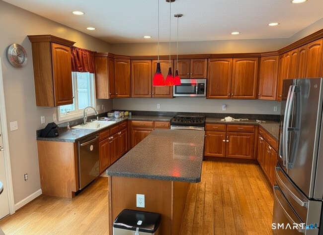 Building Photo - 104 Valley View Rd