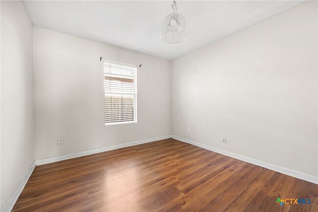 Building Photo - 4006 Waterproof Dr