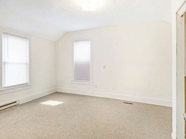 Building Photo - Section 8 approved! - 3 Bed Lower Level Duplex Available Now