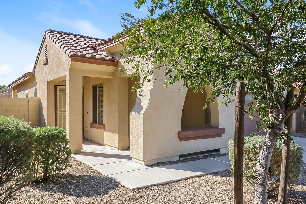 Building Photo - 17043 W Zuni St