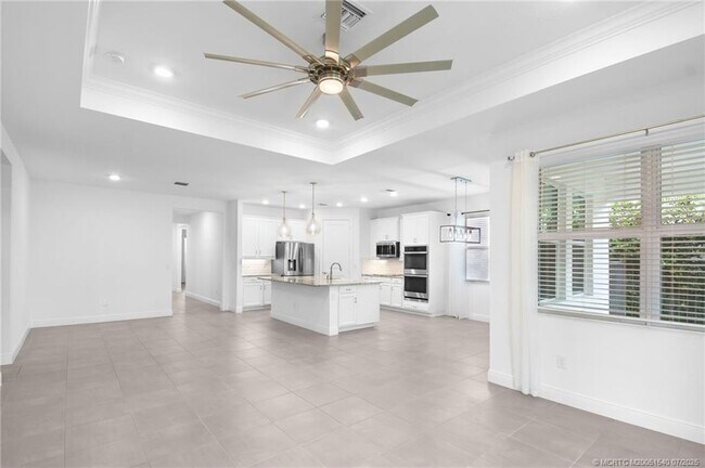 Building Photo - 4914 SW Montclair Dr