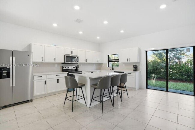 Building Photo - 816 NW 3rd Terrace