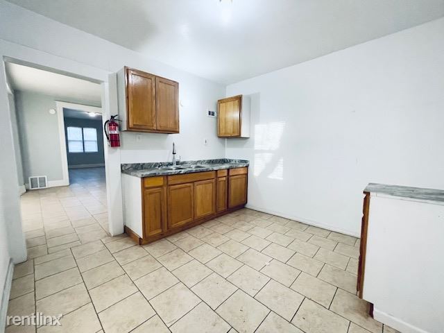 Building Photo - 2 br, 1 bath Duplex - 917 Gladstone St 917...