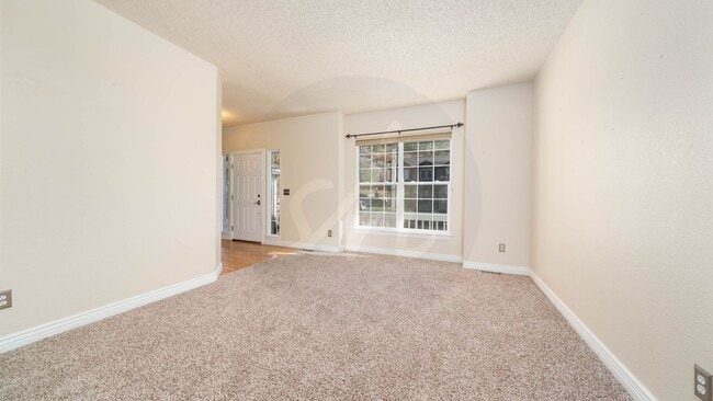 Building Photo - Westside 5 Bedroom Home Nestled Near Ute V...