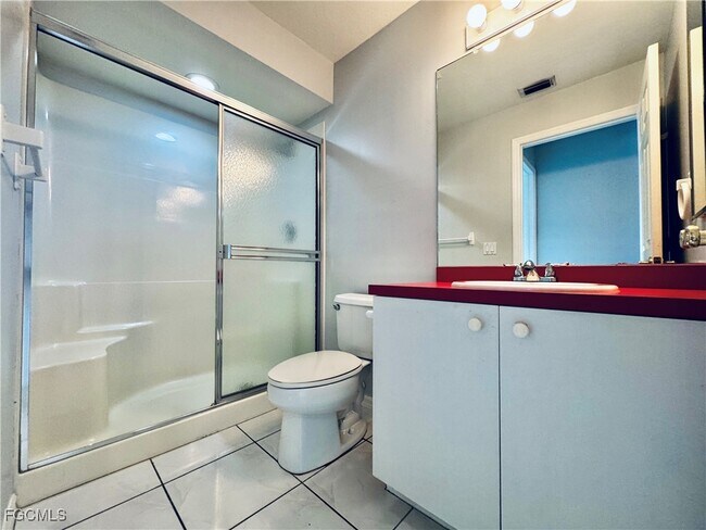 Building Photo - 1320 SE 6th Ave