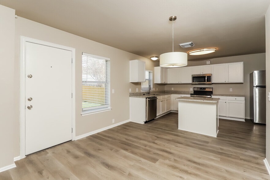 Building Photo - 9475 Mulberry Path