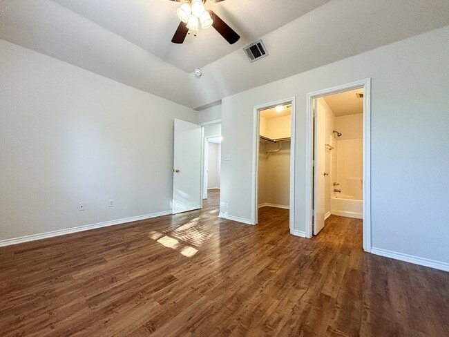 Building Photo - 105 Long Ln