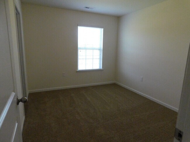 Building Photo - Brand New! 4 bed, 2.5 bath