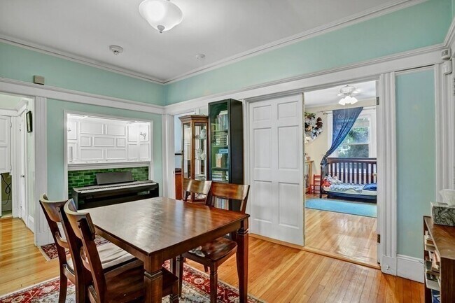 Building Photo - 8 Radcliffe Rd