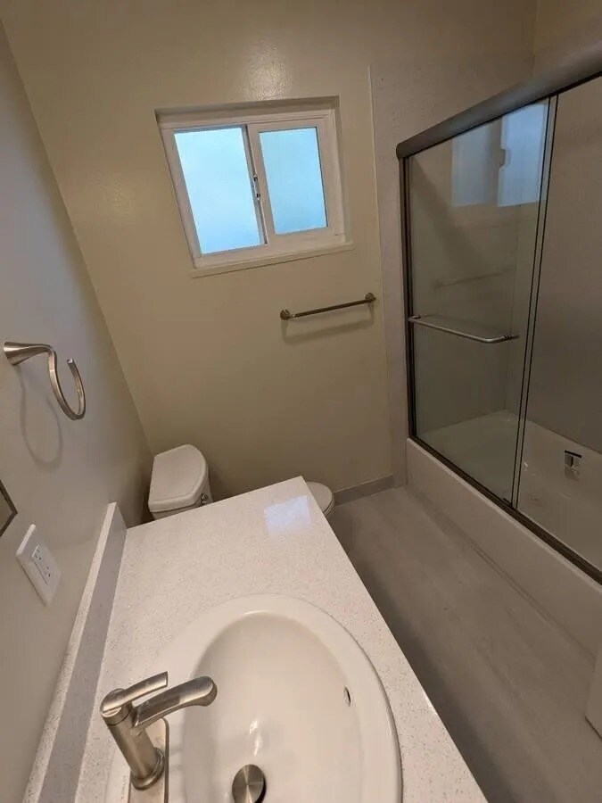 Building Photo - 1564 Hollenbeck Ave