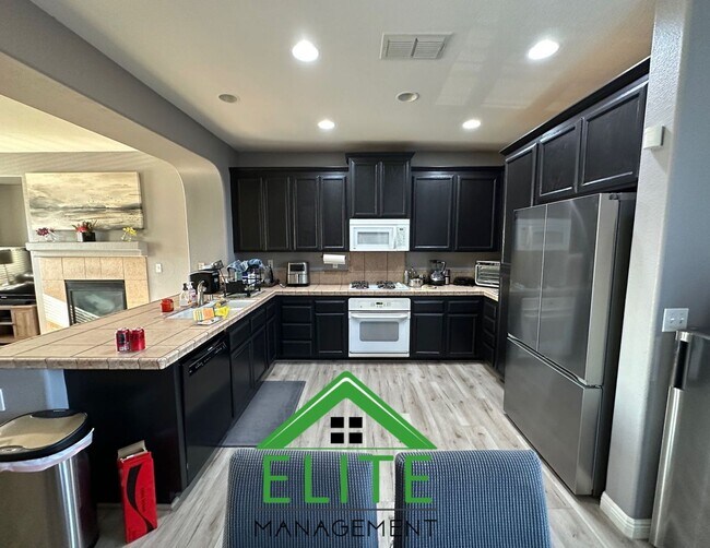 Building Photo - Beautiful 3-Bedroom Home in Desirable Nort...