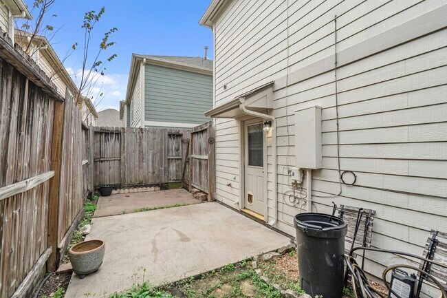 Building Photo - 1710 Redwing Cove Dr