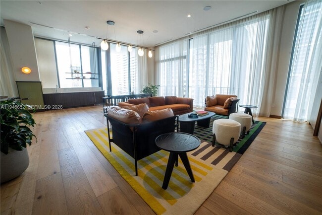 Building Photo - 11 NE 6th St