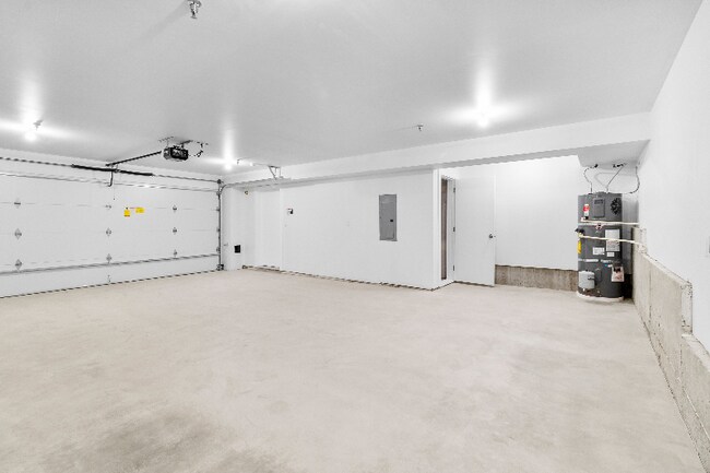 Building Photo - 5728 Sterling Ave