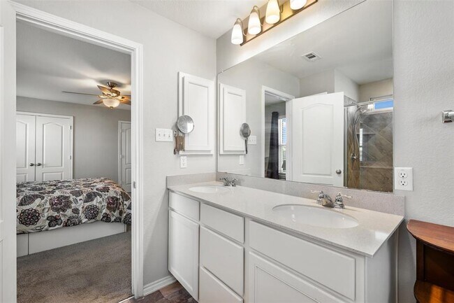 Building Photo - 2950 E Old Settlers Blvd