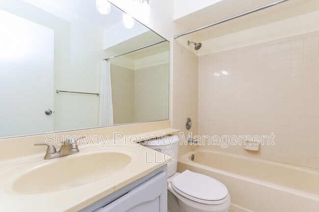 Building Photo - 117 Rainier Ct