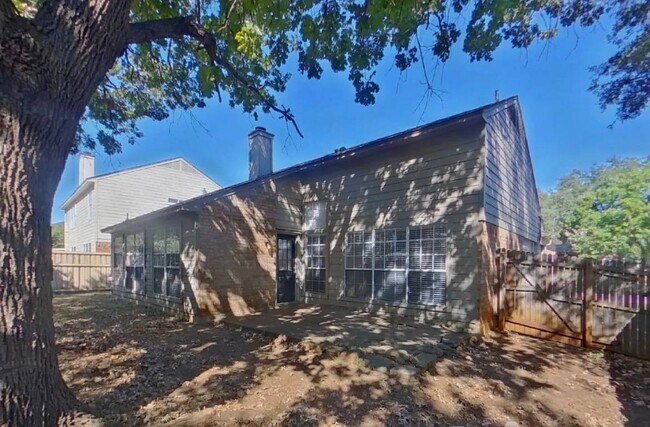 Building Photo - 2604 Country Creek Ln