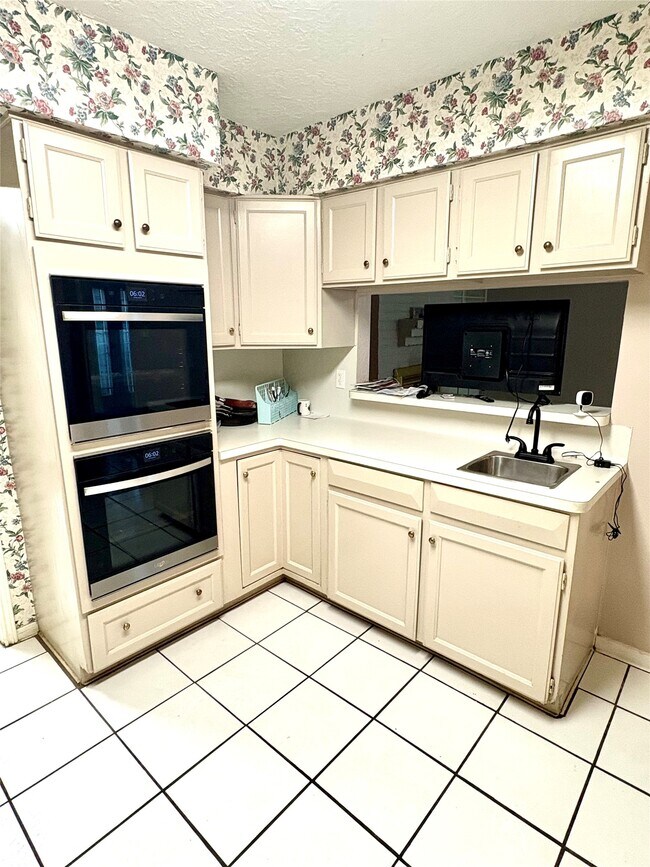 Building Photo - 14213 Lost Meadow Ln