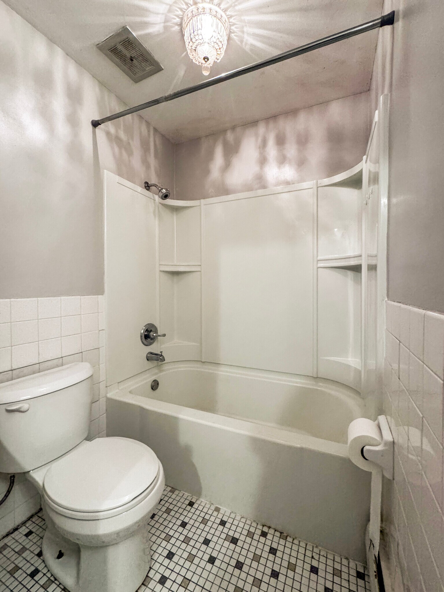 Building Photo - 1405 E 40th St
