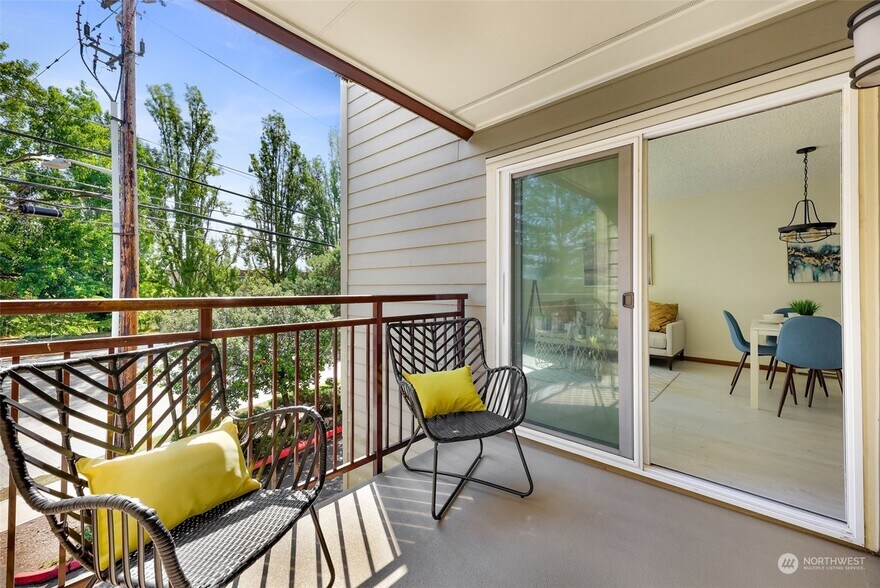 Building Photo - 5844 NE 75th St