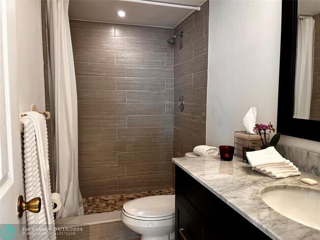 Building Photo - 112 Lake Emerald Dr