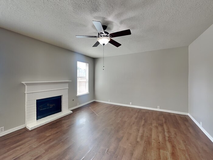 Building Photo - 18810 Woodglen Shadows Dr