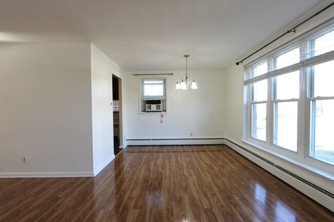 Building Photo - 6460 Ardleigh St