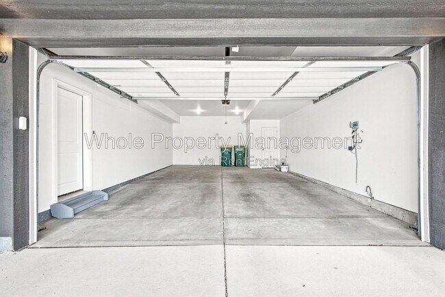Building Photo - 15612 W Floyd Dr