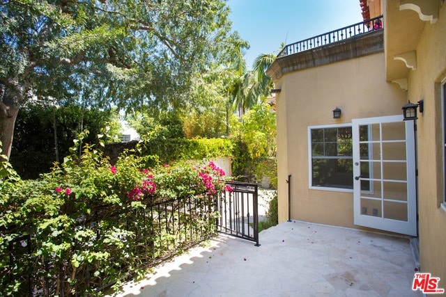 Building Photo - 260 S El Camino Dr