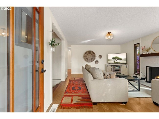 Building Photo - CHARMING HOME NEAR MULTNOMAH VILLAGE IN SW PORTLAND