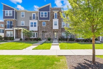 Building Photo - 2837 Ensemble Ct