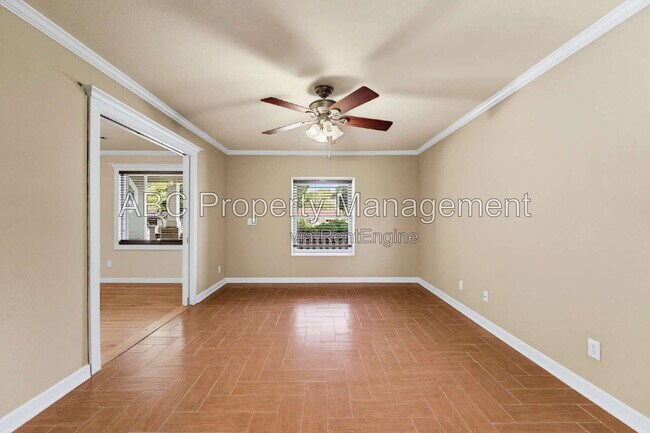 Building Photo - 911 Eicher Ave
