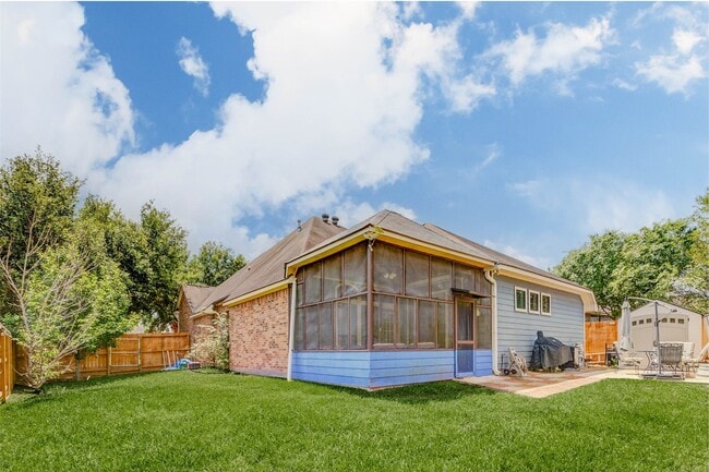 Building Photo - 940 Oak Lynn Dr