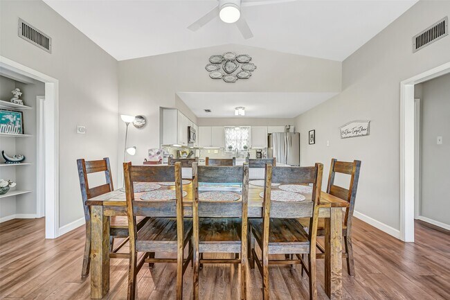 Building Photo - 21600 Zachary Dr