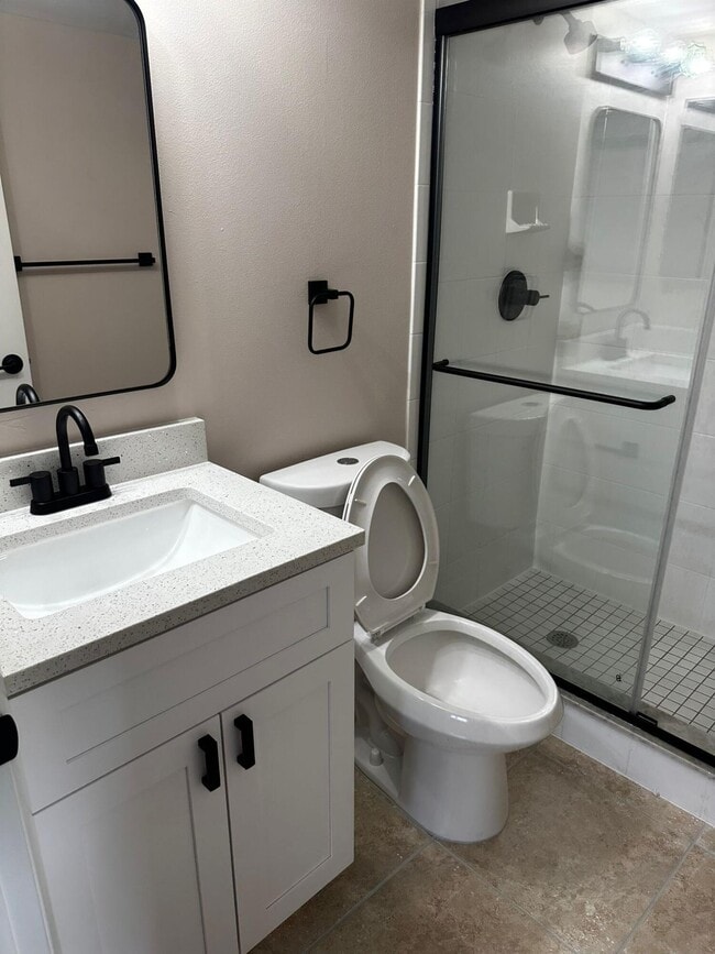 Building Photo - 7221 Golf Colony Ct