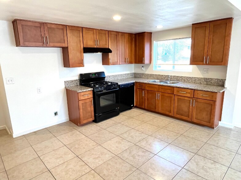 Building Photo - 4531 Park Ave