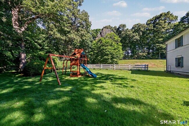 Building Photo - 51 Squires Ln