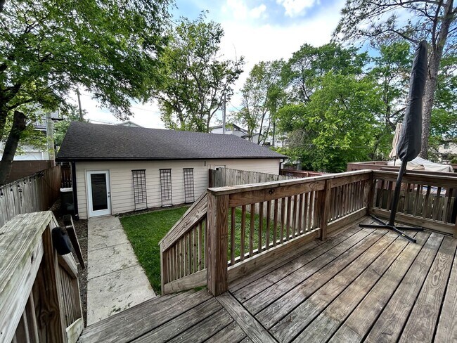 Building Photo - 913 14th Ave S