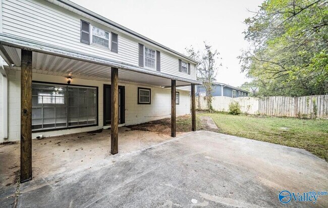 Building Photo - 3218 Uvalde Ln NW