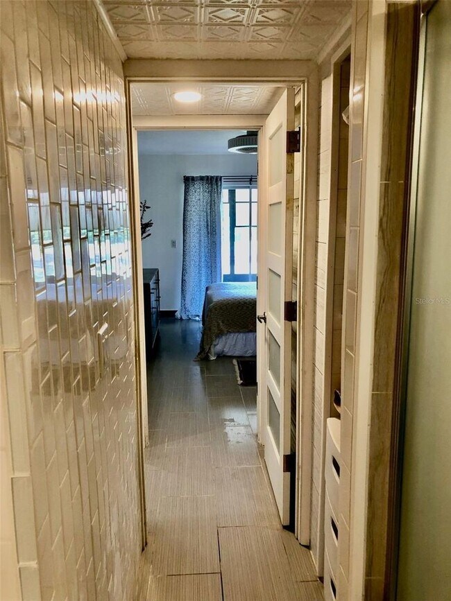 Building Photo - Furnished Annual - Close to Venice Beach!