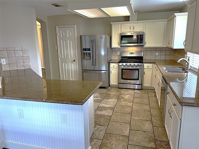 Building Photo - 4910 Linden Pl