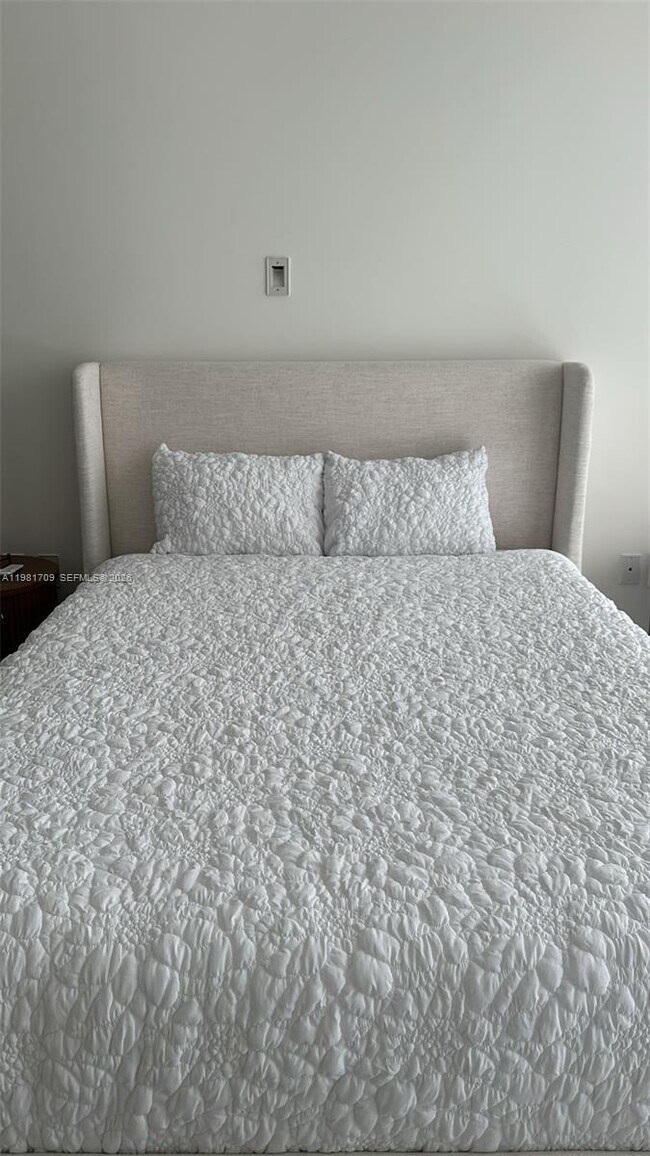 Building Photo - 3581 E Glencoe St