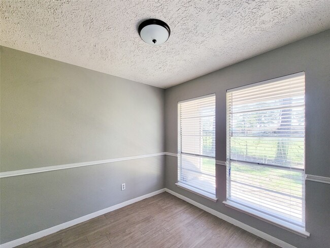 Building Photo - 13611 Ravensway Dr