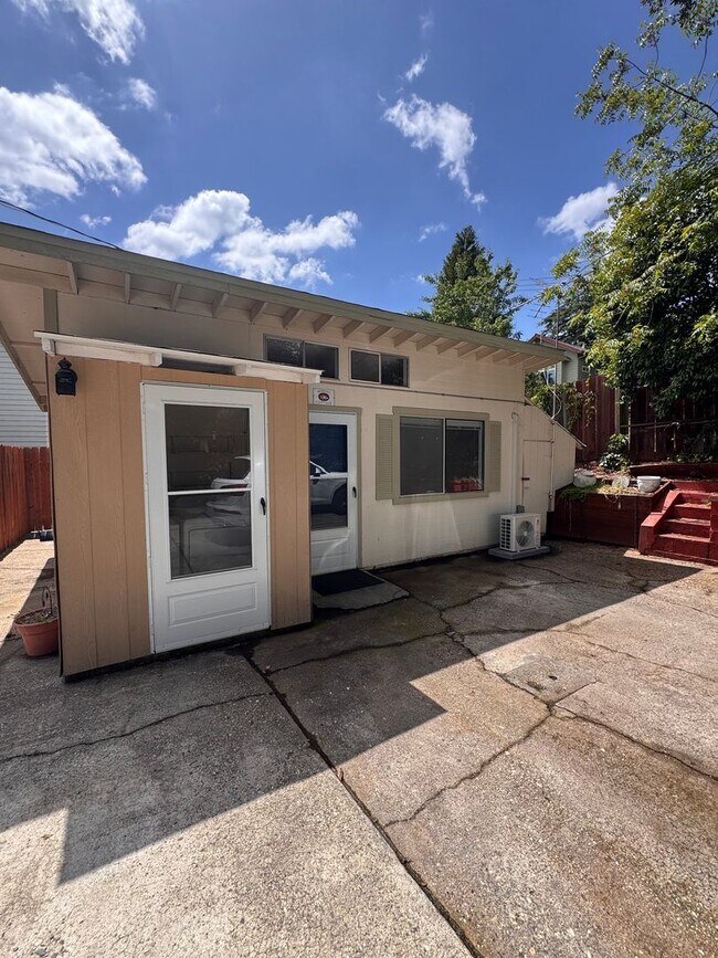 Building Photo - 231 Foresthill Ave