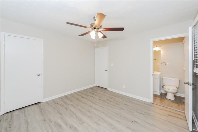 Building Photo - 609 Evergreen Dr