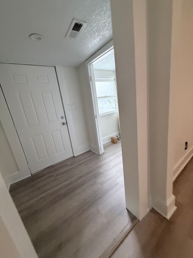 Building Photo - Gorgeous Four Bedroom Completed Upgraded